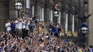 リーズのプレミア復帰に美しい物語…2枚の写真が16年の歳月を雄弁に語る