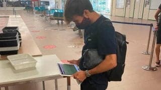 リキ・プッチ、バルサBのプレーオフ勝利をタブレット越しに見届ける