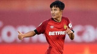 久保建英、同僚と“別れの抱擁”　寂し気な表情に反響「戻ってきてくれることを願う」