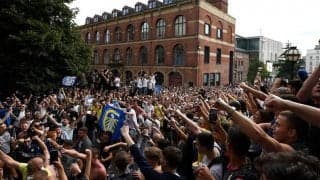 17年ぶりの昇格でリーズサポーターがやり過ぎ、投げたビンで女性警官が頭部に深刻な負傷