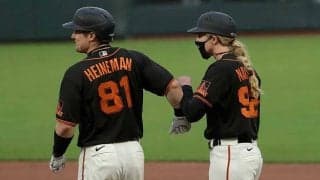 【MLB】初の女性コーチが一塁ベースコーチでデビュー　華麗な姿にファン「すごくクール」