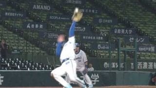 西武與座が「マトリックスキャッチ」　ピッチャー返しの超速反応にファン絶賛
