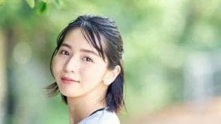 傳谷英里香さん、「ビーチスタート」を初体験。足を上げて波のパワーを回避！