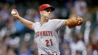 「MLBは認めてるの？」　レッズ右腕の“スニーカー登板”に米注目「これは驚きだ」