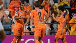 分厚い牙城をセットプレー4発で打破した清水が今季初勝利! 大分は終盤2発も3連敗《J1》