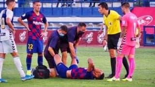 バルサ、アラウホの右足首捻挫を発表 2部昇格を懸けた試合で負傷
