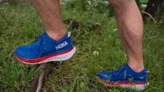 ホカ オネオネ、新作ランニングシューズ「STINSON ATR 6」発売へ。高いクッション性、全路面対応の新モデル