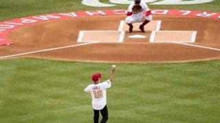 【MLB】“激レア”始球式が野球カードに　79歳大暴投が5万枚完売で話題「歴史的セラーだ」