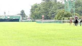 【新馬/新潟5R】リフレイムが外ラチまで逃避！大外から押し切る