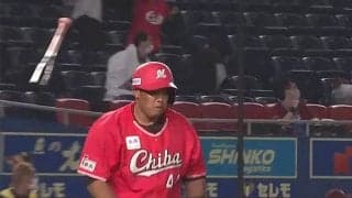 「まるで漫画のようなバット投げ」…ロッテ井上が見せた確信歩きにファン歓喜