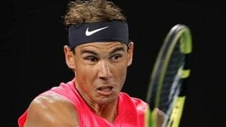  ナダル、マスク着用で集合写真 