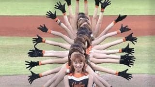【始球式名場面】美女たちの手が何本も…一糸乱れぬ台湾チアの華やかな“千手観音”投法