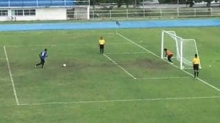 世界でバズった奇跡弾　伝説の“8秒遅れのPKゴール”に甦る笑撃「現実とは思えない」