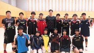 バレー代表清水邦広が母校をサプライズ訪問して激励「インターハイがなくなり落ち込んでいたが、清水選手に元気をもらった」（林主将）