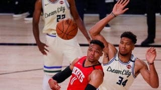 大事な場面でフリースローを決めたロケッツのウェストブルック。バックス戦勝利に貢献