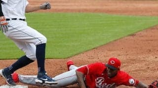 「このプレーを見ないと」レッズ3選手による“3-4-1”の一ゴロにMLB公式絶賛