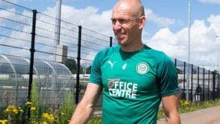 現役復帰のロッベンがフローニンヘンの主将に、監督が語る「究極の手本」