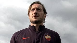 なぜトッティはローマを去ったのか？　「暗殺者」に受けた汚辱「君はお荷物だったんだよ」