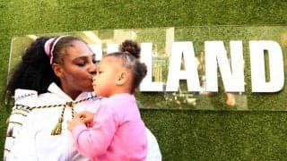 セレナ、425万枚のマスクを子供たちのために寄付