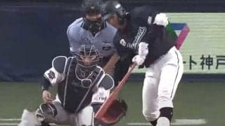 「これぞ本物の悪球打ち」　ロッテ中村奨の地面スレスレ“曲芸打ち”にファン驚愕