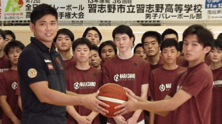 原修太が母校に“31”個のボールとプロテインを寄贈、コート外の活動にも注力するようになったきっかけとは？