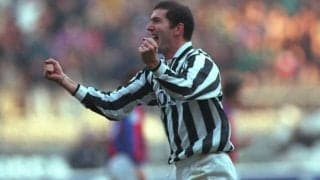 ゴール不可避！ジダンがオールド・トラフォードで沈めた高速FK【ビューティフル・フリーキック】