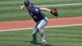 【MLB】前田健太が倒れ込みながらストライク送球　好守連発に米称賛「守備も上手い」