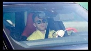 アルトゥール、カンプノウに現れるも入場できず