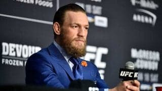 マクレガーが婚約発表　交際12年“姉さん女房”との2ショット公開「俺の奥さん！」