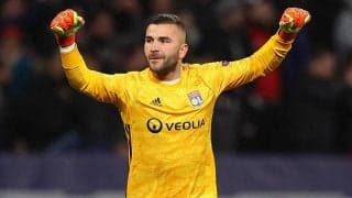 リヨン守護神が“エア・セレブレーション”!　無人のアウェイスタンドでCL8強を一人祝う