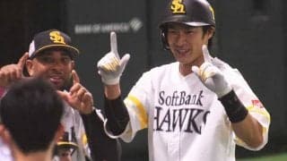 鷹・柳田、驚愕の右手1本で“規格外”逆転14号3ラン！　敵も味方も唖然呆然の1試合2発