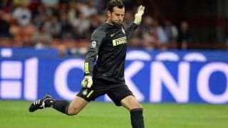 インテルのベテラン守護神、ハンダノビッチが完璧なミドルシュートをストップ！【アンビリーバブル・セーブス】