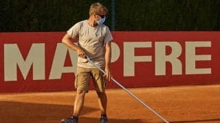 その手があったか！画期的なテニスコートの整備方法