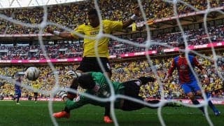 パレスの重鎮がプレミア昇格を引き寄せる！スペロニが体を張ってトロイ・ディーニーの決定機を阻止！【アンビリーバブル・セーブス】