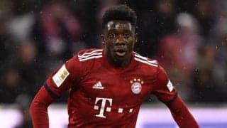 バイエルンの19歳SB「メッシと対戦できて、本当に嬉しい」