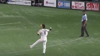 「あの体勢でノーバン…」　鷹今宮、三遊間最深部“ノールック送球”に球場どよめき