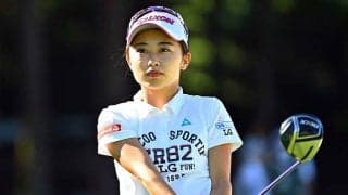 安田祐香がカメラ目線で笑顔　手を振る姿にエール「頑張って！」「ピンクもお似合い」