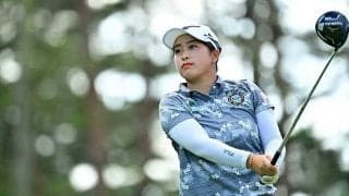 18歳新人・西郷真央が首位浮上　プロ2戦目の史上最速Vに王手「緊張はしないです」