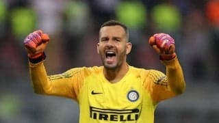 ハンダノビッチが強烈なオーバーヘッドシュートを神セーブでブロック！【アンビリーバブル・セーブス】