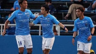 裏天王山となった神奈川ダービーは開始20分で4発の横浜FCに軍配!　湘南は後半意地見せるも…《J1》