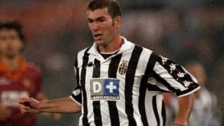 ギリギリを攻めていきたいジダンの壁スレスレ低弾道FKが鮮やか【ビューティフル・フリーキック】