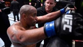 UFC王者、引退試合のレジェンドに放った“目潰し”に米波紋「酷い目潰しによって…」