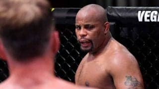 「自業自得」「因果応報」　UFCレジェンド、“目潰し”くらった無念の最終戦に米辛辣