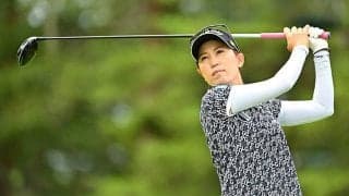 上田桃子、青光りするジャガーとの“ド迫力2ショット”に注目「お似合い」「いい色！」