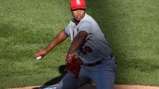 【MLB】デビュー登板で危機一髪…顔面襲う175キロ痛烈打を好捕にファン「ニンジャの反射神経」