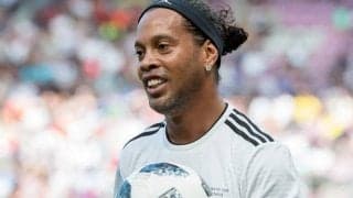 相手GK一歩も動けず！PSG時代のロナウジーニョのFKが完璧【ビューティフル・フリーキック】