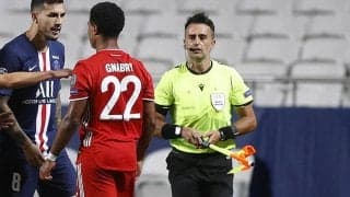 CL決勝を最も楽しんだ男？　ノリノリの副審が話題に