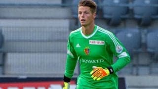 バーゼルの守護神オムリンが弾丸FKをアクロバティックなスーパーストップ！【アンビリーバブル・セーブス】