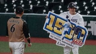 西武・中村剛也が史上128人目の1500安打　通算415発男の激走内野安打に同僚に笑い