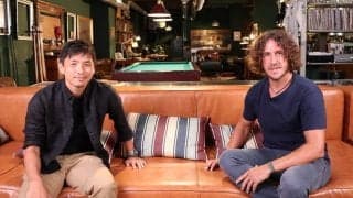 スペインで５シーズン目を戦い終えた乾貴士と、バルセロナの黄金期を築いたレジェンド、カルラス・プジョルが特別対談